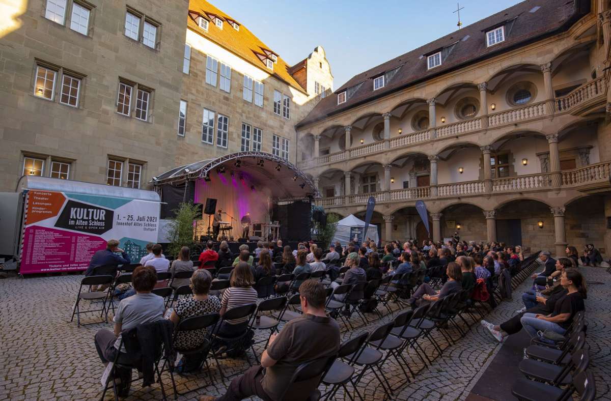 Eindrücke vom Konzert von Sophia Kennedy im Alten Schloss in Stuttgart