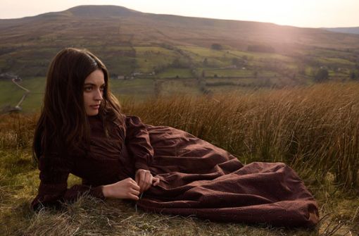 Eine unglückliche Liebe inspiriert  Emily Brontë (Emma Mackey) zu ihrem einzigen Roman „Wuthering Heights“ . Foto: Wild Bunch/Michael Wharley
