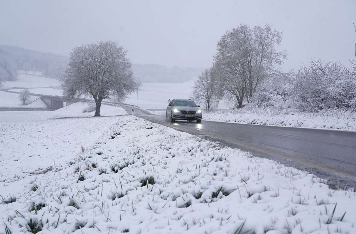 Schneefall in Baden-Württemberg: Winterliches Wochenende und vereinzelte Unfälle