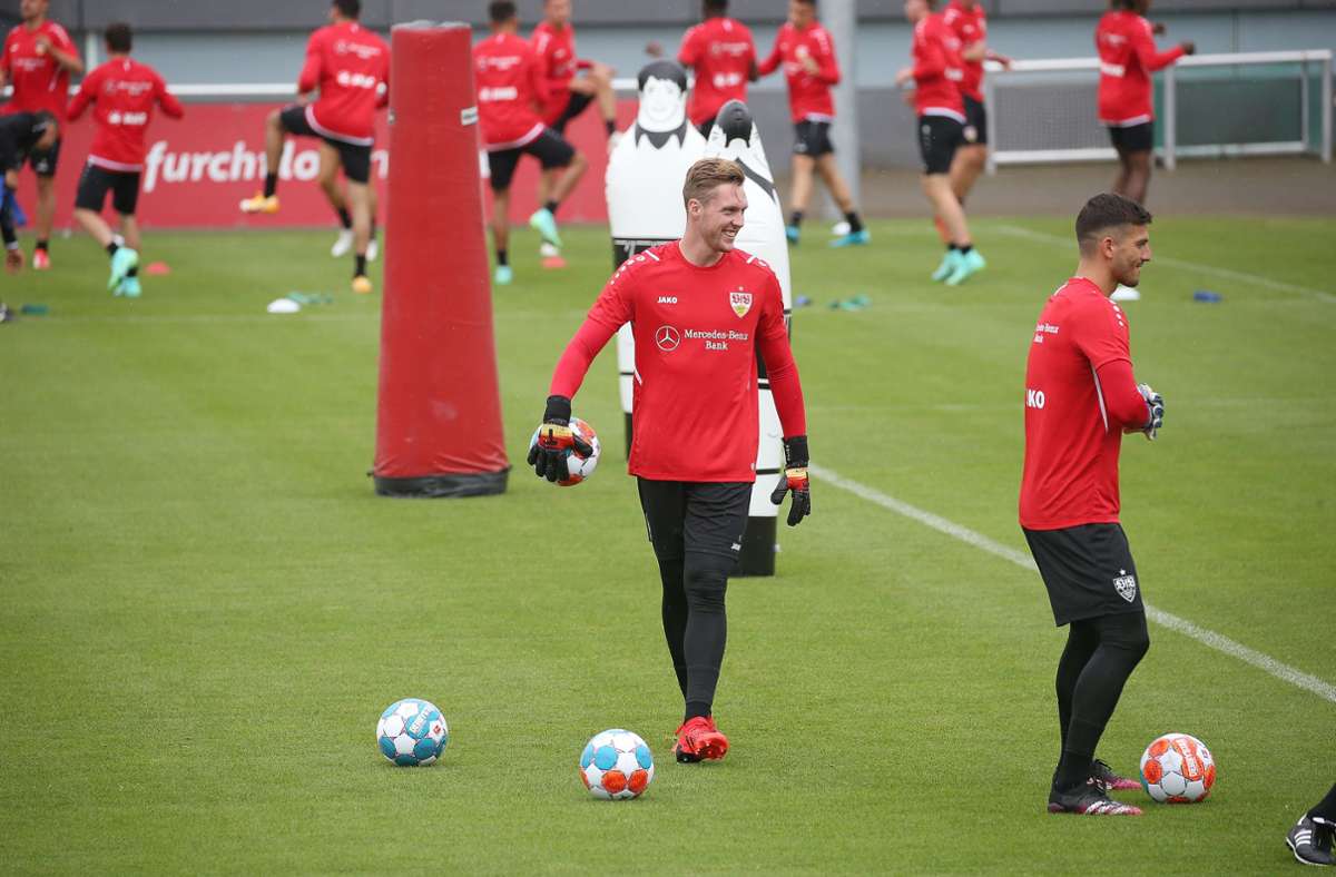 VfB Stuttgart: Lachende Gesichter beim Start in die Trainingswoche