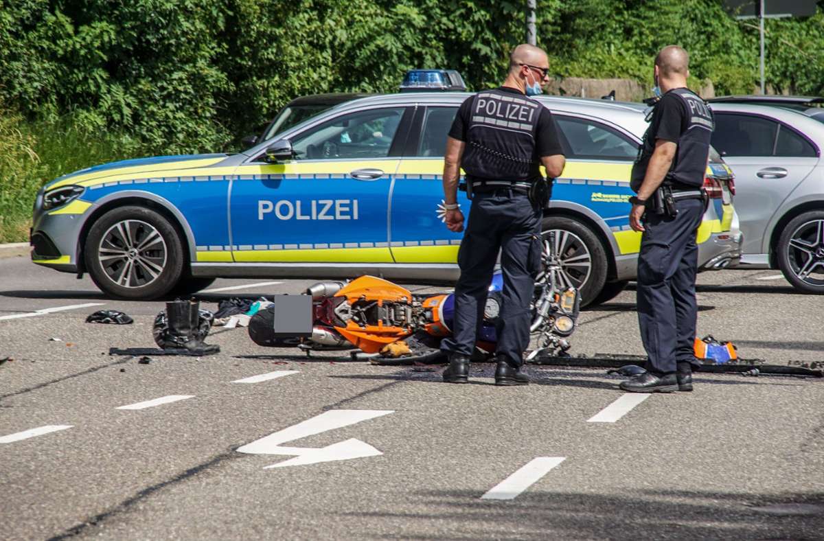 Tödlicher Unfall in Sindelfingen: Motorradfahrer stößt mit Auto zusammen und kommt ums Leben