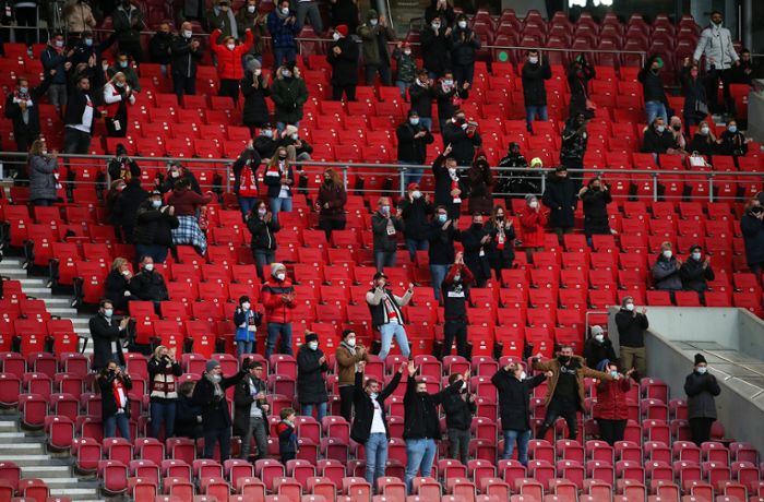 Zuschauer in der Fußball-Bundesliga: VfB setzt gegen Eintracht Frankfurt auf 2 G plus