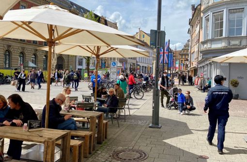 In Konstanz genossen die Menschen am Samstag die Öffnungen. Foto: jse