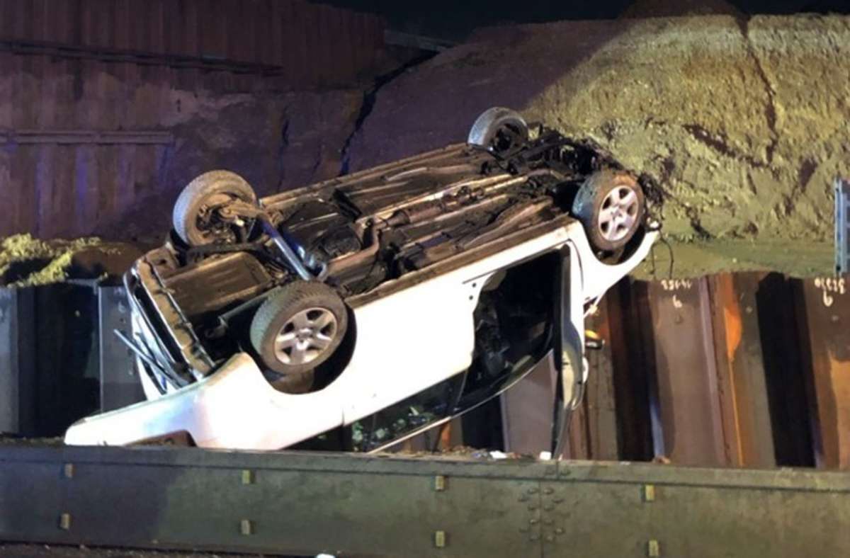 Baustelle in Aachen: Auto stürzt von abgerissener Autobahnbrücke