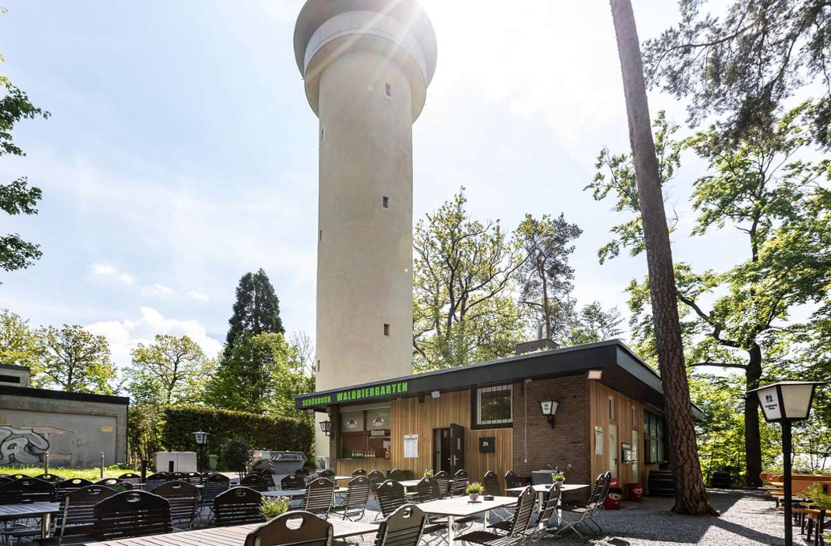 Bier gibt’s auf der Böblinger Waldburg wieder. Der Blick vom Wasserturm bleibt weiterhin verwehrt. Foto: Eibner-Pressefoto/Roger Bürke