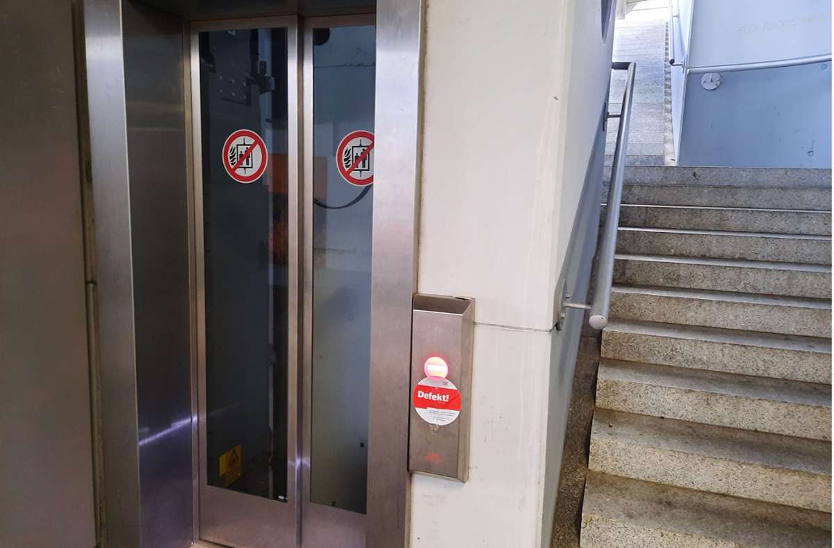 Ärgernis in Fellbach: Wandertag beginnt –  Aufzug am Bahnhof defekt