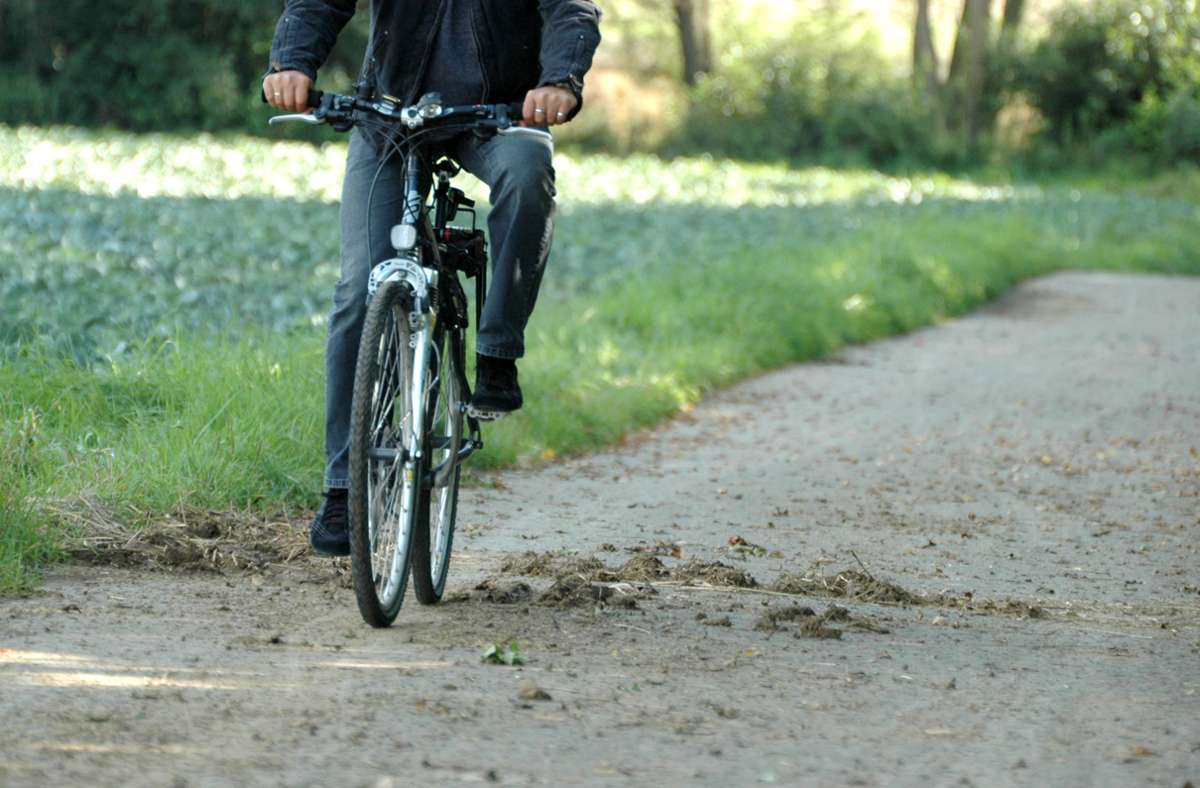 Dreck auf Feldwegen, das kann für Radfahrer gefährlich werden. Foto: Leven, Norbert