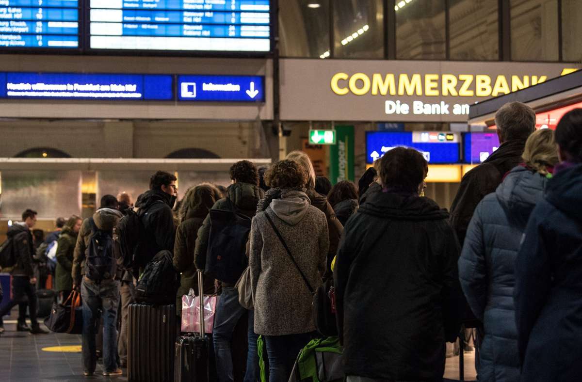 Unwetter droht über Region Stuttgart: Bahn warnt vor Chaos – und kommt Reisenden entgegen