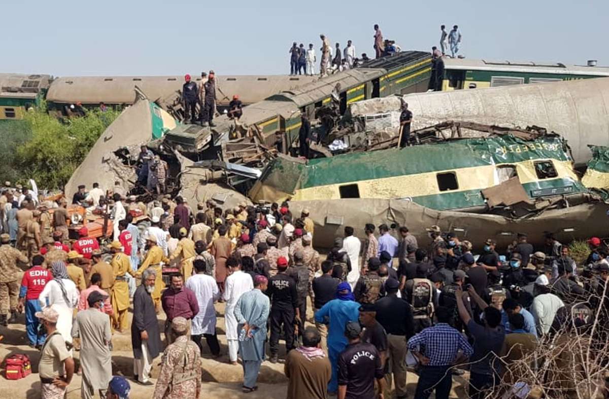 Pakistan: Mehr als 30  Menschen sterben  bei Zugunglück