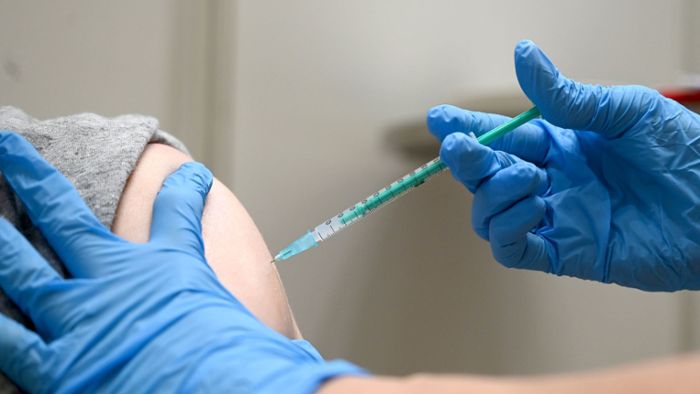 Charité-Forscher rät Senioren zu dritter Impfung im Herbst