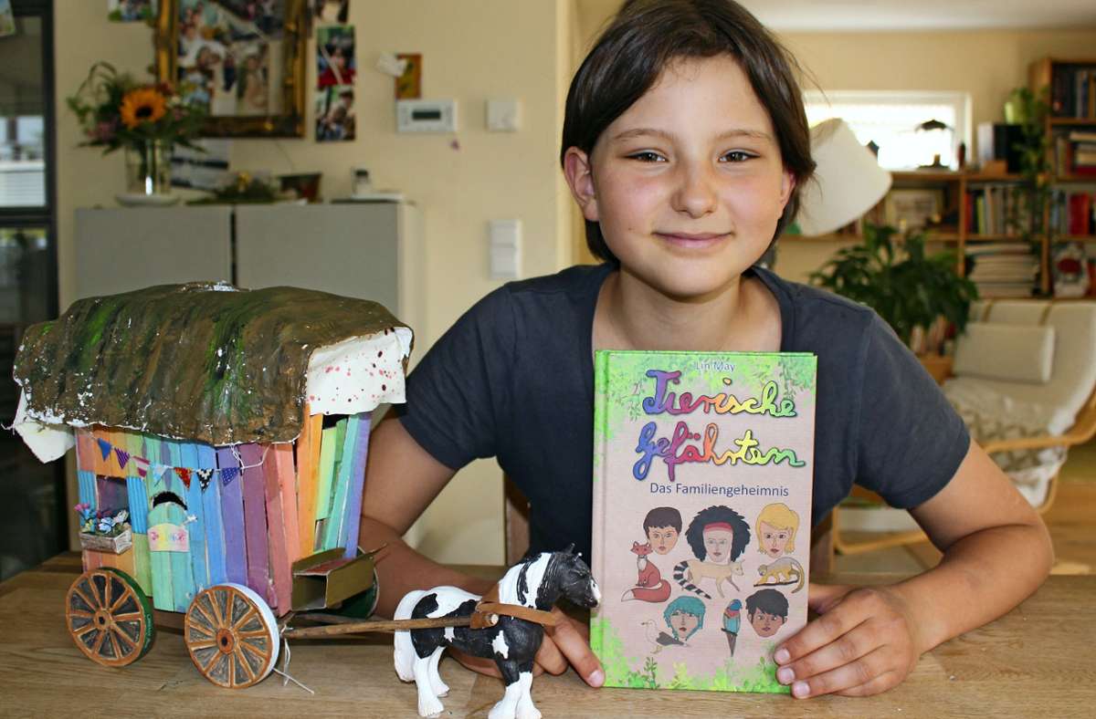 Maylin Schretter hat mit zehn Jahren ihr erstes Buch geschrieben. Foto: / Holowiecki