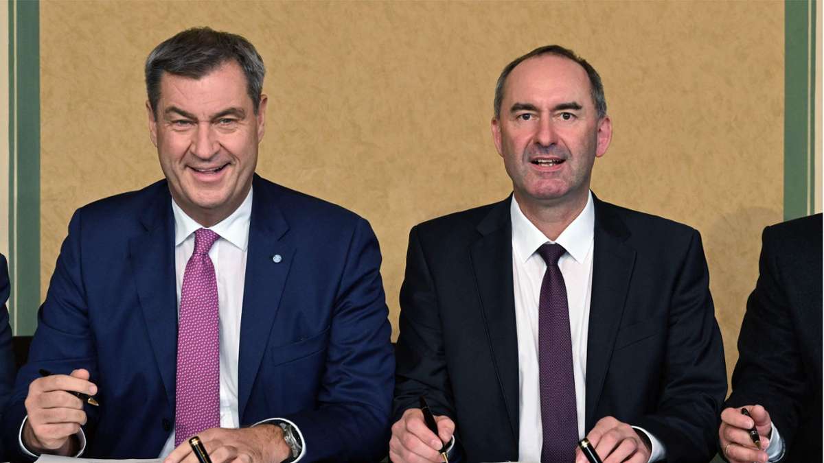 Bayern: CSU und Freie Wähler unterzeichnen neuen Koalitionsvertrag