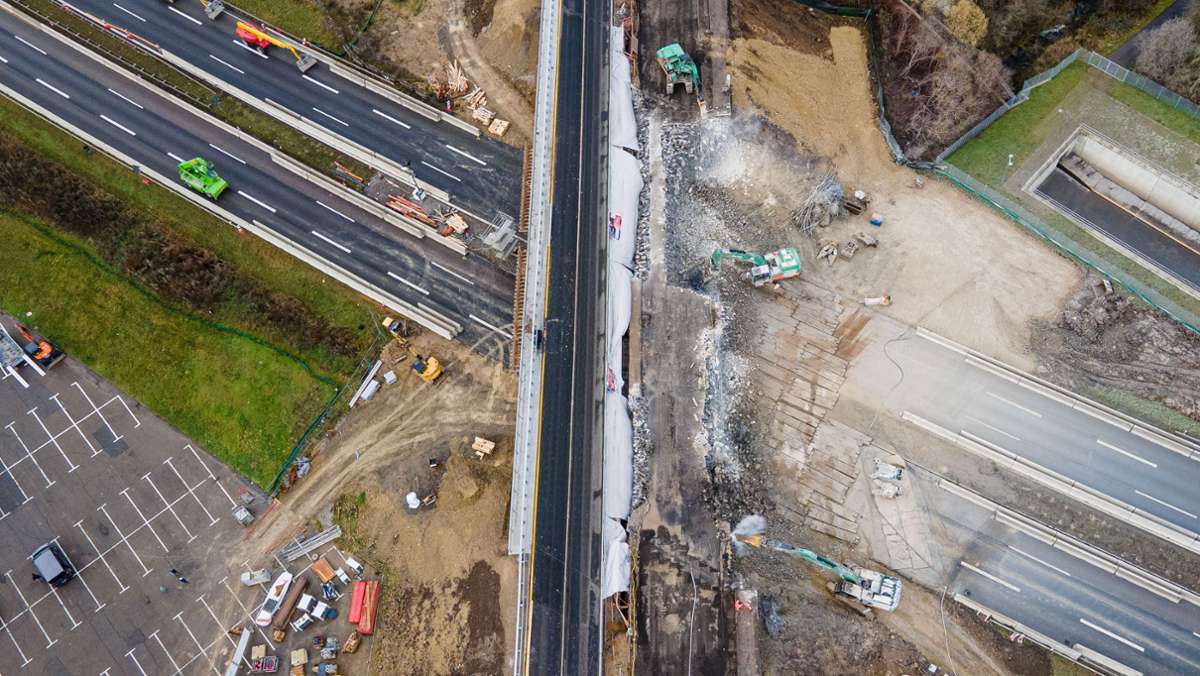 Ausbau der A 81 bei Böblingen: Bagger zerbröseln Brücke Nummer drei