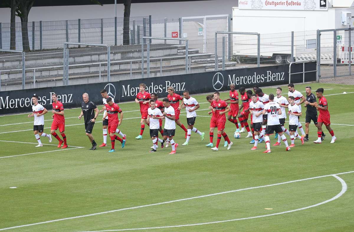 VfB Stuttgart: Pellegrino Matarazzo begrüßt 25 Spieler zum Trainingsauftakt