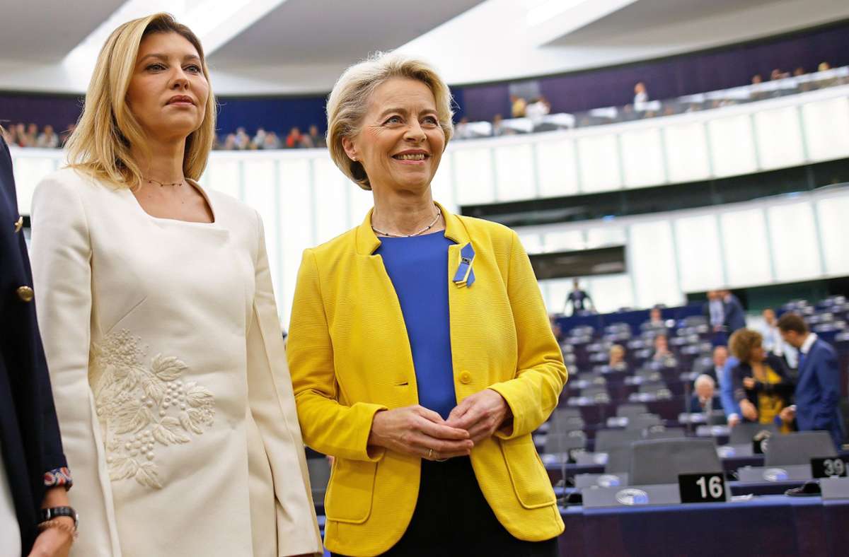 Olena Selenska als Ehrengast im Parlament: Von der Leyen lobt Mut der Ukrainer und sagt EU-Hilfen zu
